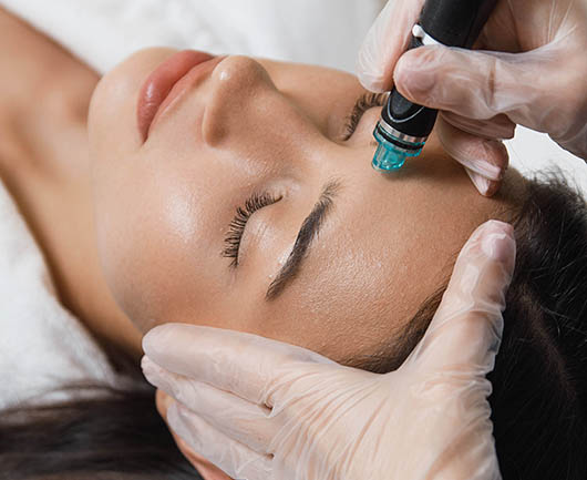 Баннер Аппаратные уходы HydraFacial и Dermadrop